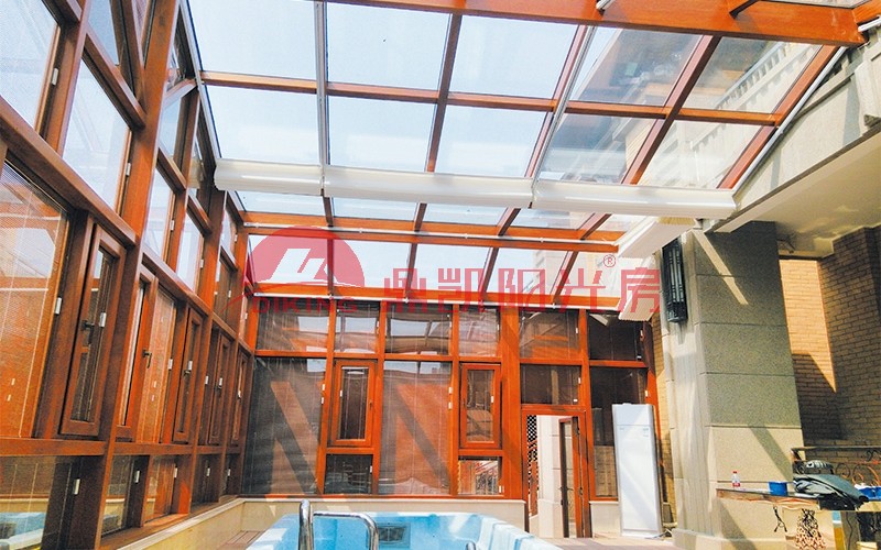 沒(méi)有比在陽(yáng)光房里建游泳池更好的了！四季都能用，夏天泡澡真舒服